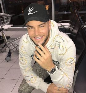 Instagram @chrishughesofficial