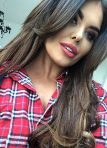 Instagram @scarlettmoffatt