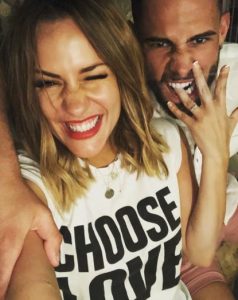Instagram @carolineflack