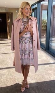 Instagram @hollywilloughby