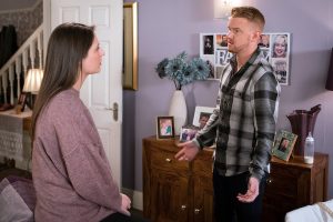 Gary and Nicola argue Coronation Street 