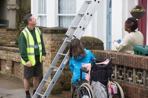Kim asks Robbie to break in to her house in EastEnders