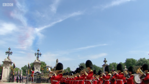 Soldiers play national anthem