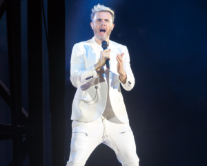 Gary Barlow performing (Credit: Fameflynet)