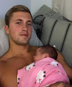dan-osborne with second daughter Mia (Credit: Instagram)