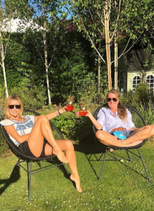 Amanda Holden with her sister Debbie