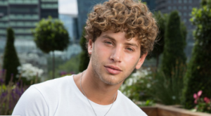 Eyal Booker is looking for love again on Celebs Go Dating (Credit: E4/Twitter)