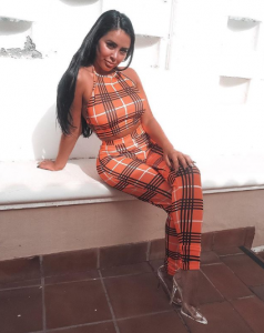 Marnie Simpson's disappearing feet