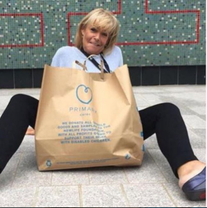 Linda Robson recreates Victoria Beckham's carrier bag pose
