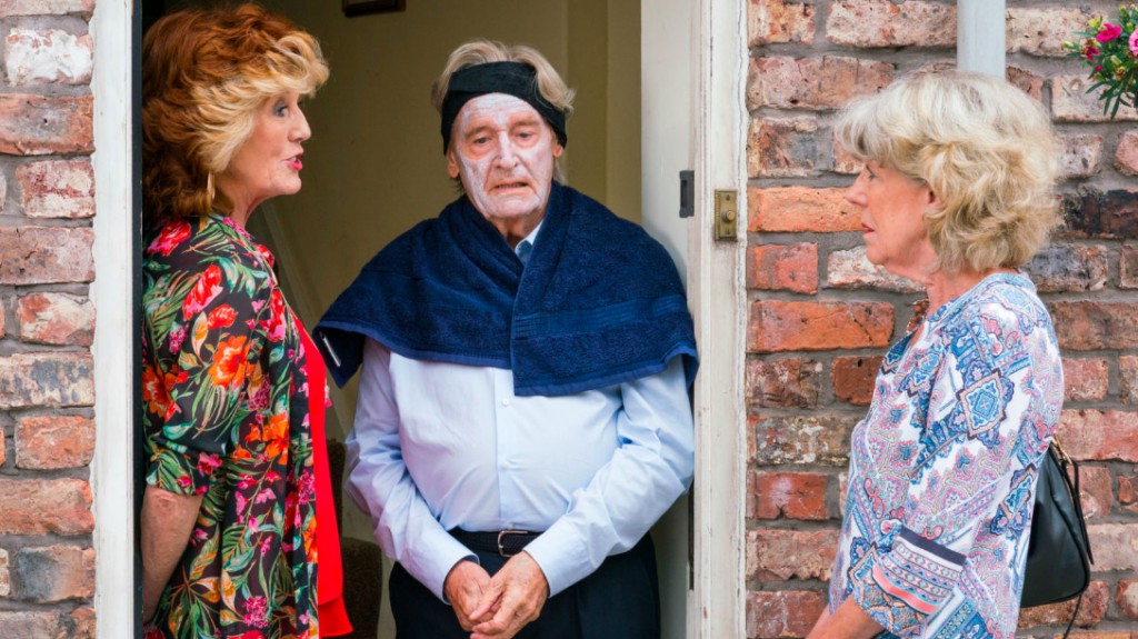 Coronation Street SPOILER: Shock romance for Ken Barlow and Claudia