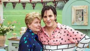 Noel and fellow GBBO host Sandi Toksvig (Credit: C4)