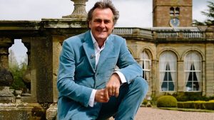 Paul Martin hosting Flog It!