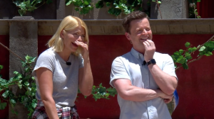 Holly and Dec having a laugh at the bushtucker trials (Credit: ITV)