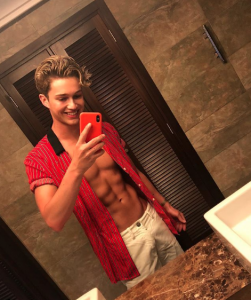 AJ Pritchard shows off his dancers body (Credit: Instagram @aj11ace)