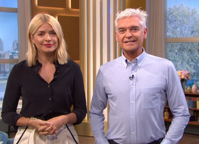 holly-willoughby and phil schofield on This Morning (Credit: ITV)