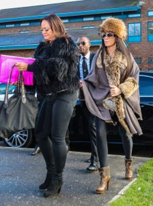 Katie walks into court