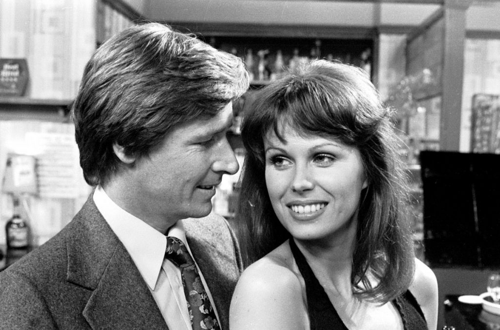 'Coronation Street' - William [Bill] Roache and Joanna Lumley 1970s Image ID: 669487jn Featured in: ITV ARCHIVE Photo Credit: ITV/Shutterstock