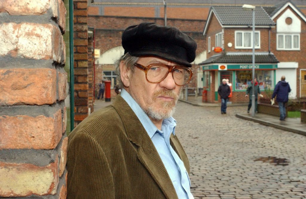 ITV ARCHIVE 'Coronation Street' TV - 2005 - Author Mel Hutchwright (Sir Ian McKellen) 2005 Image ID: 689861dc Featured in: ITV ARCHIVE Photo Credit: ITV/Shutterstock
