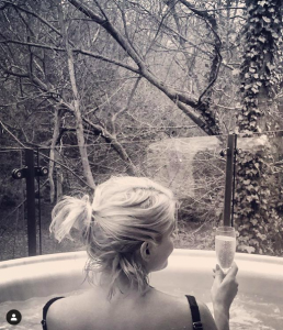 (Credit: hollywilloughby Instagram)