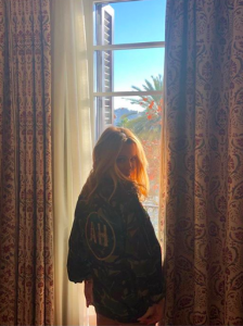 (Credit: noholdenback Instagram)