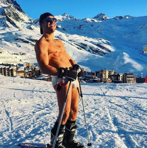 Mark strips off in the snow