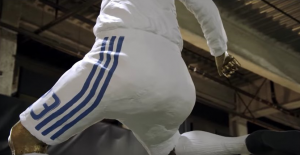 The big bummed statue