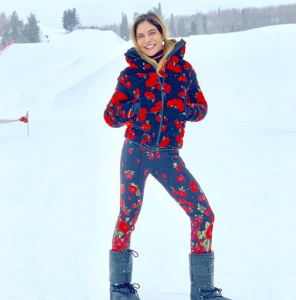 Ayda Field skiing