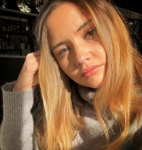 Former EastEnders star poses for picture