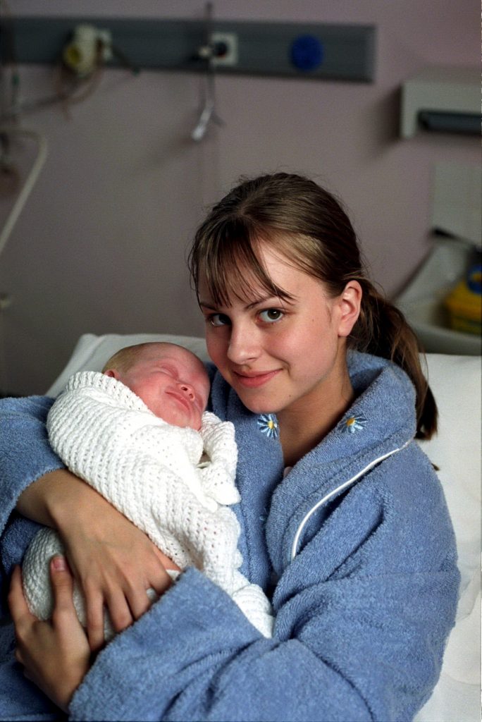 Editorial use only. Exclusive - Premium Rates Apply. Call your Account Manager for pricing. Mandatory Credit: Photo by ITV/REX/Shutterstock (673390kv) 'Coronation Street' TV - 2000 - Sarah Louise Platt (TINA O'BRIEN) and baby Bethany Platt [Amy & Emily Walton]. ITV ARCHIVE -
