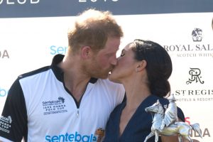 prince-harry-meghan-markle-kissing