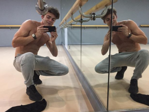 Thomas Law gym selfie