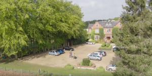 Maxine, Damon, Sienna and Grace went to see the wedding venue Hollyoaks 