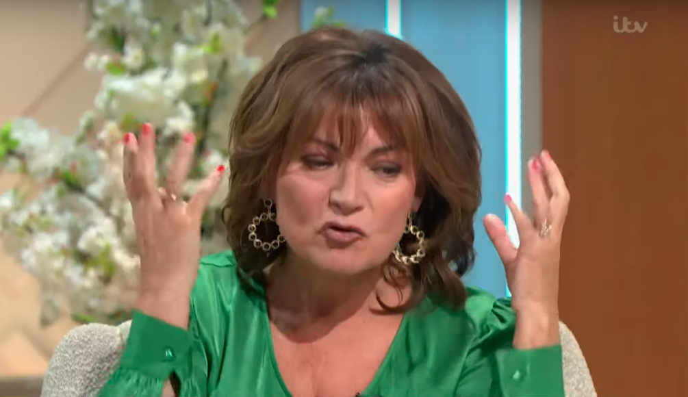 Lorraine viewers embarrassed as presenter flashes her knickers on today