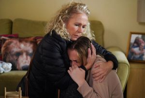 Lisa hugs daughter Louise (Credit: BBC)