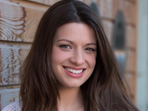 Sophie Austin as Lindsey Roscoe