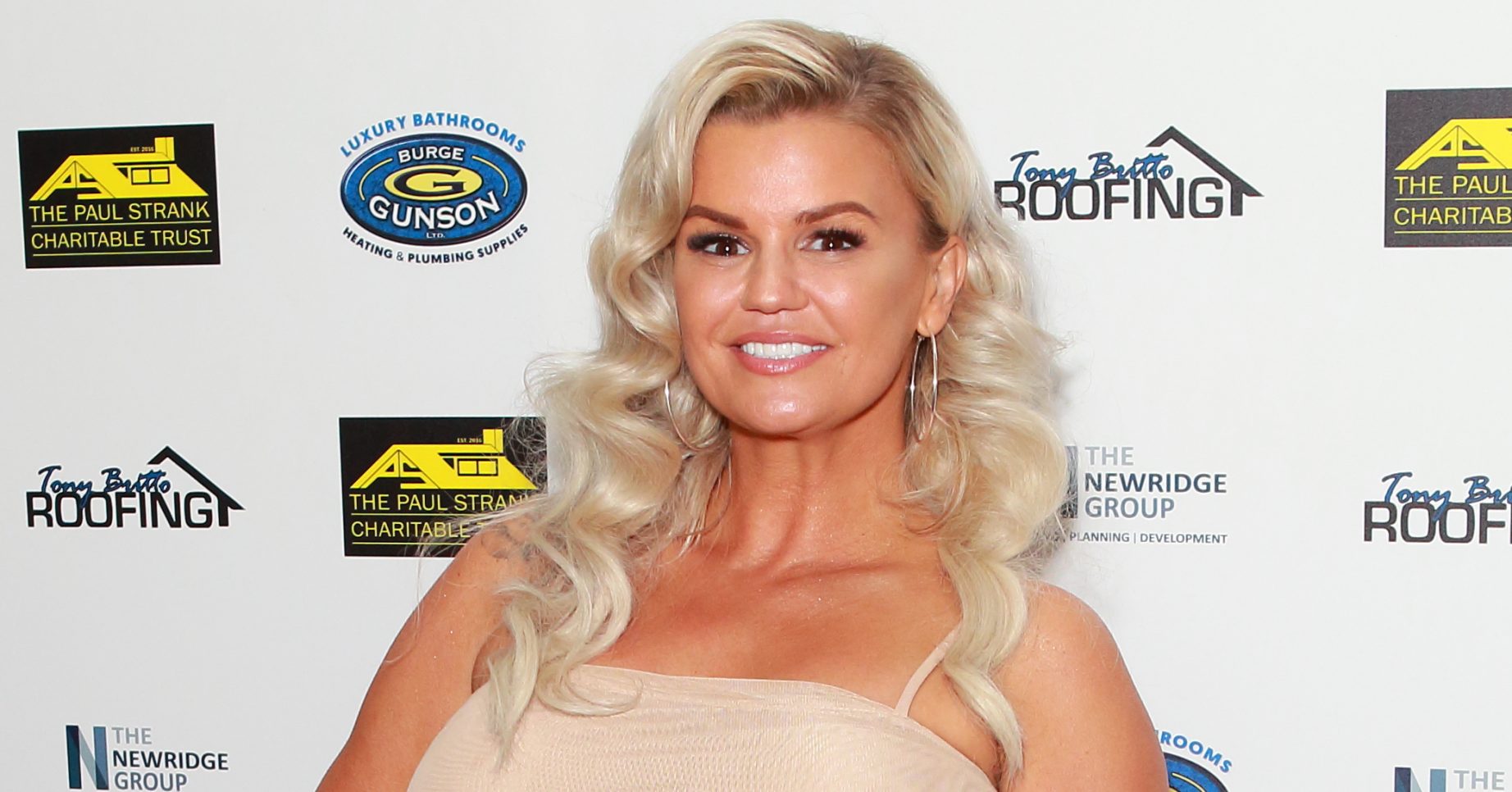 Kerry Katona wows fans with yoga workout