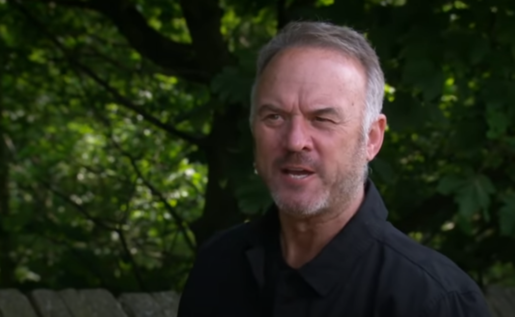 What is Caleb's connection to the dead corrupt copper in Emmerdale? (Credit: ITV)