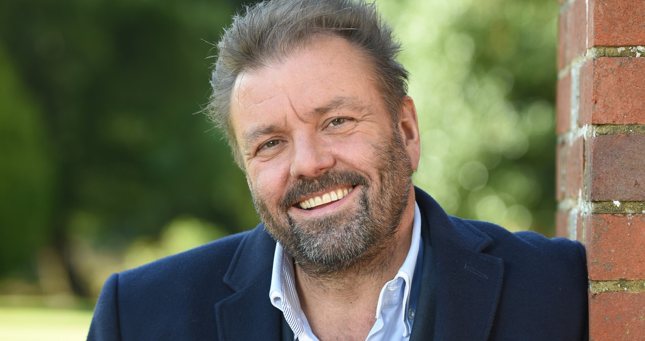 Martin Roberts Homes Under The Hammer