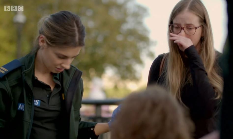 A paramedic and the bystander on Ambulance BBC