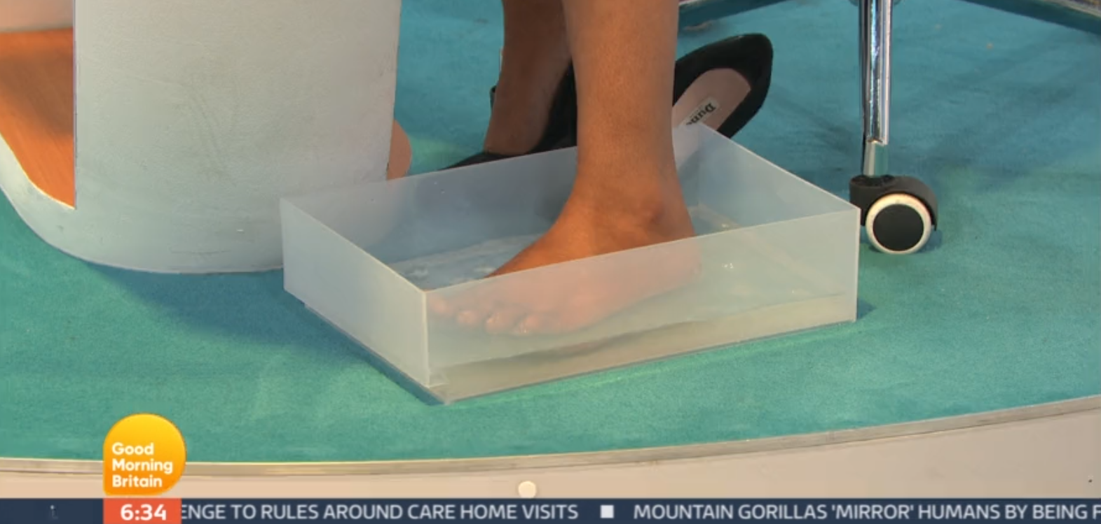 Ranvir Singh puts feet in ice box on GMB