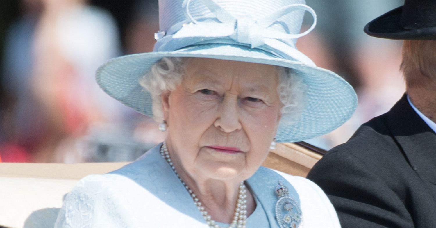 the queen on a horse and carriage