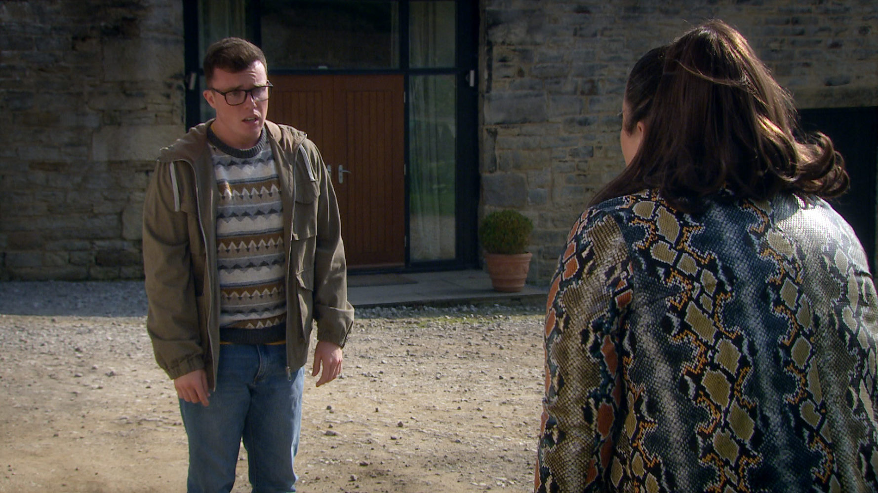 Vinny tells Mandy he's moving in with Liv in Emmerdale 