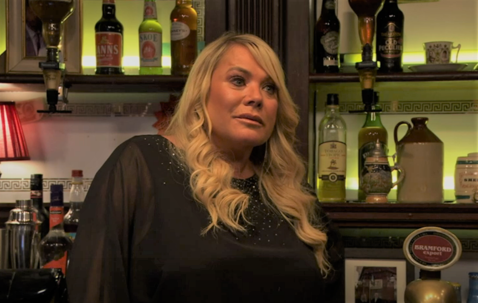 Sharon, who EastEnders fans think is scamming Ian Beale