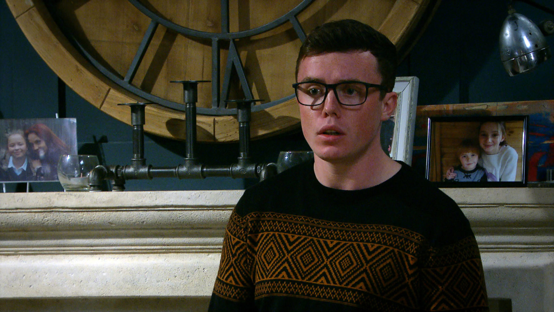 Vinny panics when Liv has another seizure in Emmerdale 