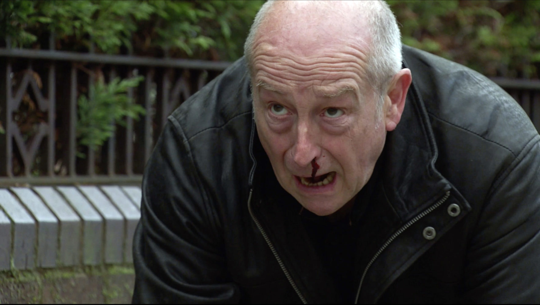 Tim punches Geoff in Coronation Street