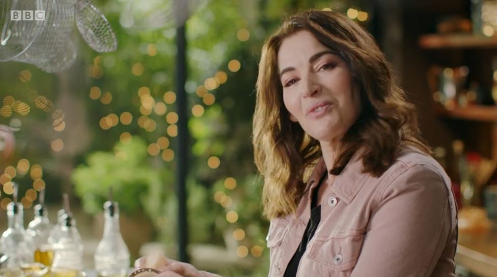 Nigella making crab mac and cheese