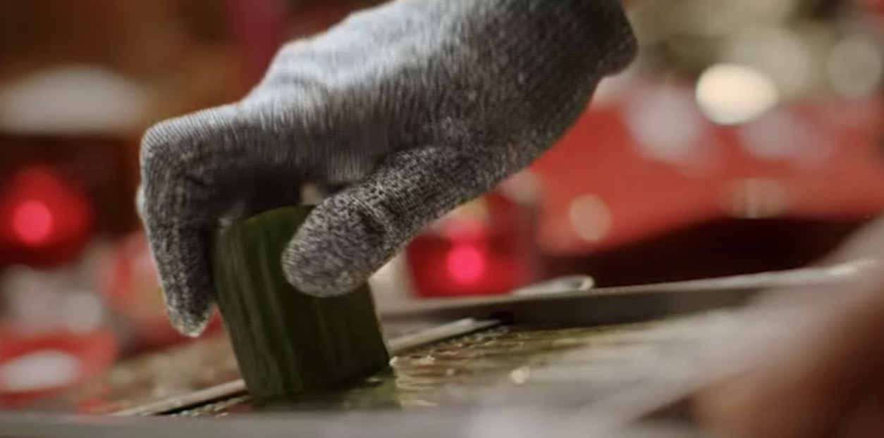 NIgella Lawson wore her 'Game Of Thrones' glove on Cook, Eat, Nigella