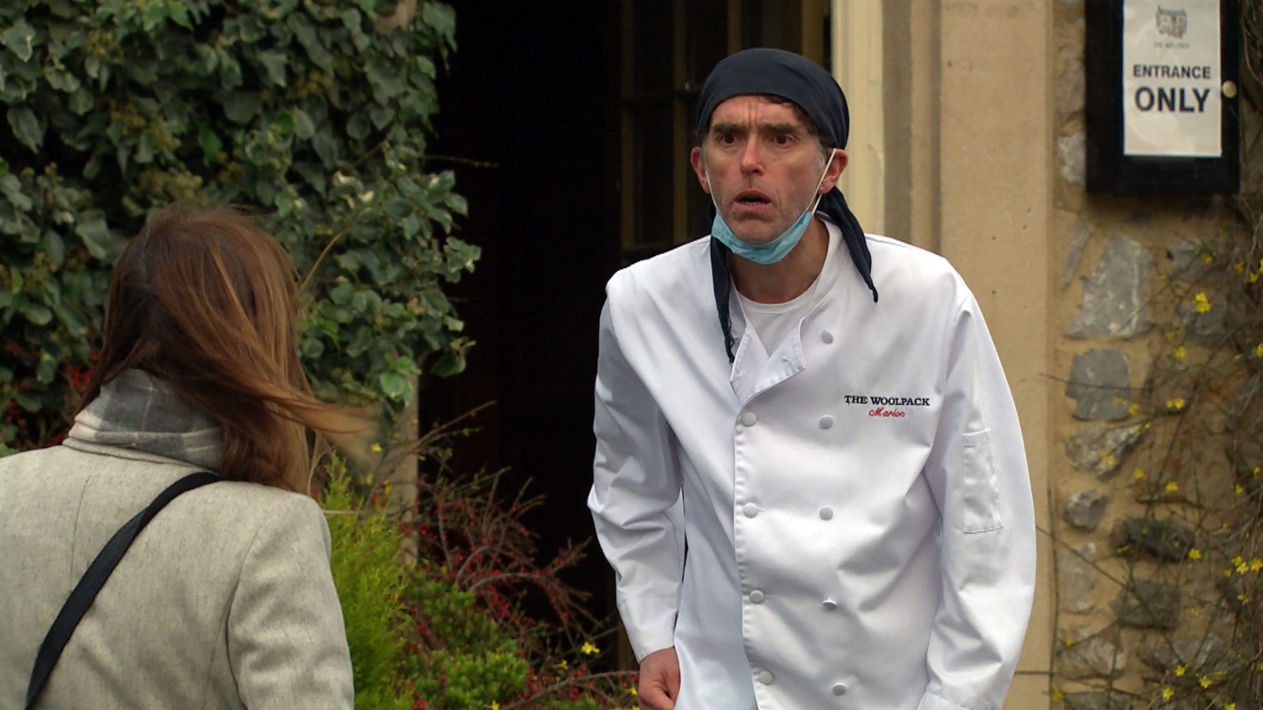 Marlon forgot about his date with Rhona in Emmerdale