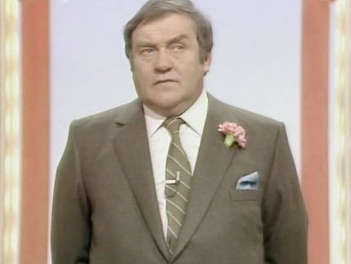 Bradley Walsh Blankety Blank Who were the hosts in past series?