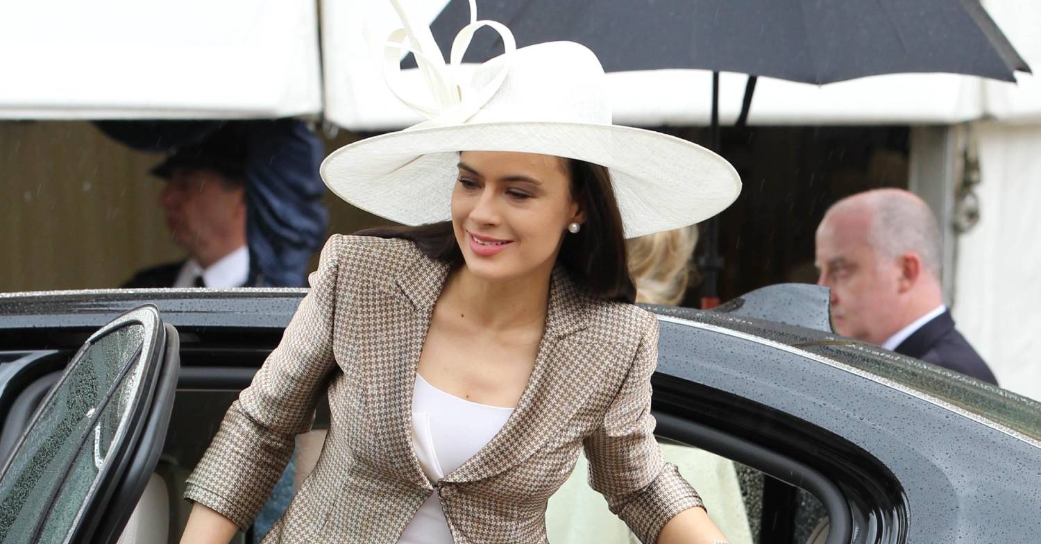 Claudia Winkleman's Peep Show actress sister Sophie 'suing for £200,000 after breaking her back'